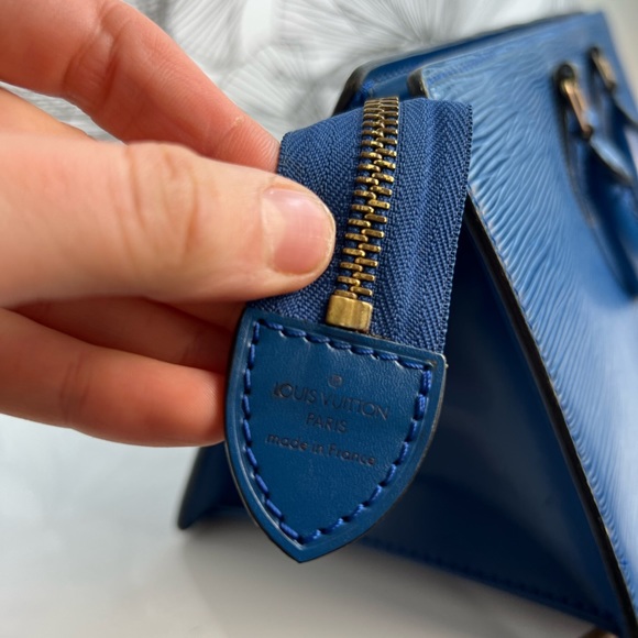 Set Luis Vuitton Epi Triangle Bag - Picture 9 of 16